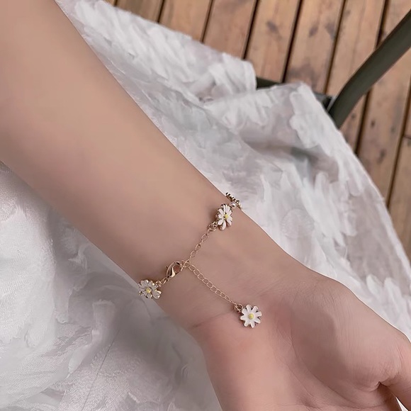 Daisy Golden Chain bracelets, Flower bracelet, Daily wear bracelet, Gift for her - Picture 4 of 9